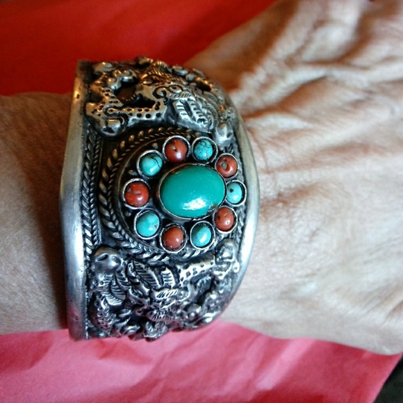 Vintage Jewelry - VINTAGE ASIAN GEMSTONE CUFF